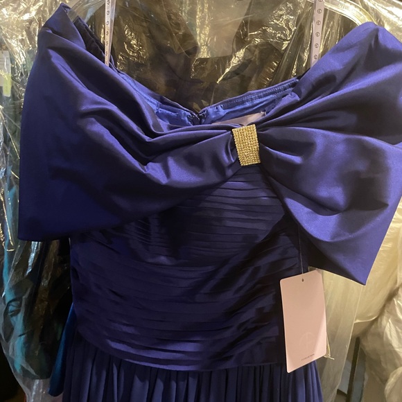 Deep blue formal dress - Picture 2 of 6
